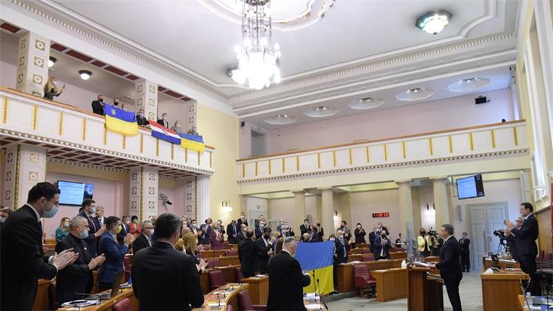 Parliamentary unity a welcome sight, Europe's future depends on Kyiv's fate